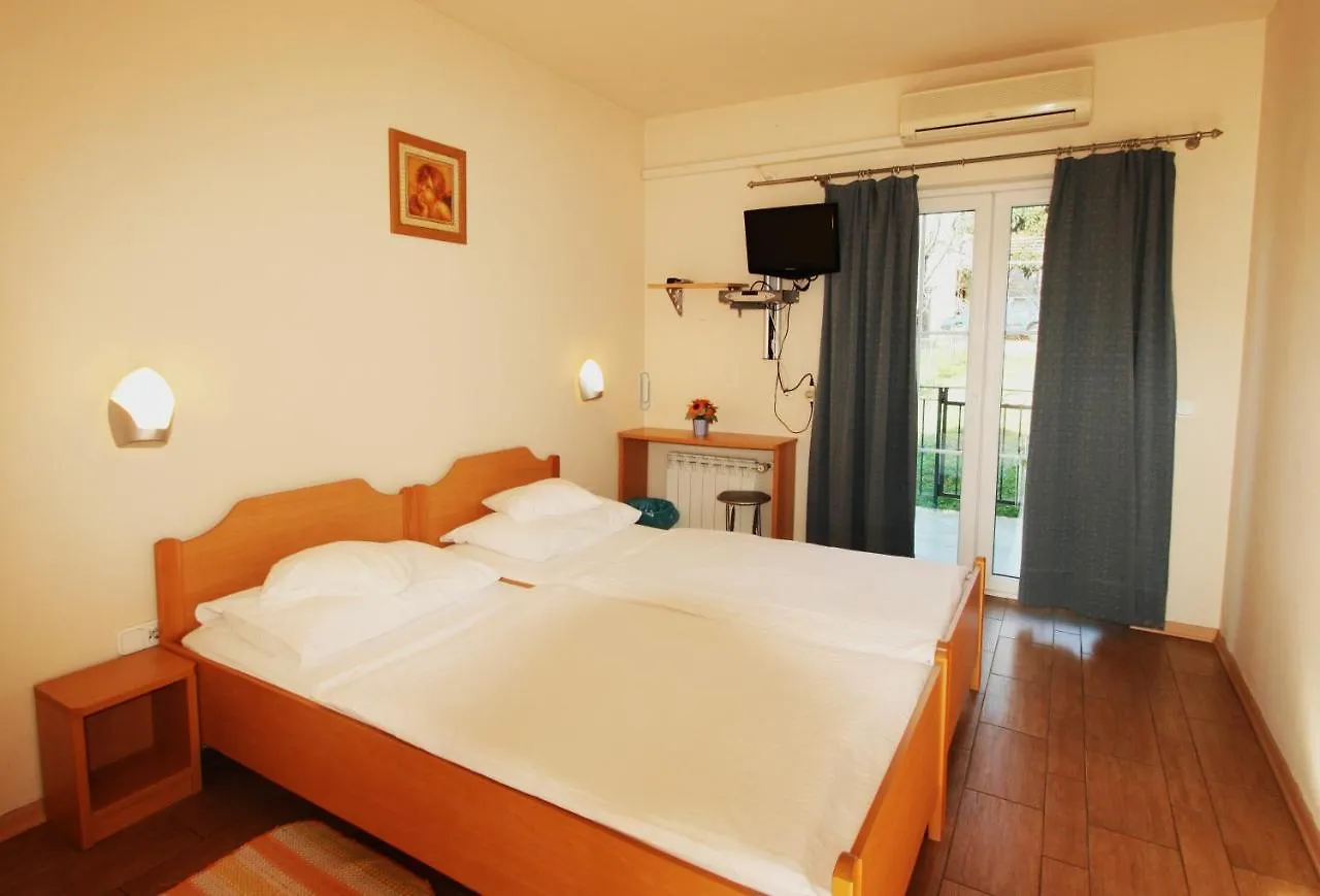 Bed And Breakfast Arlen 2*, Porec Croatia